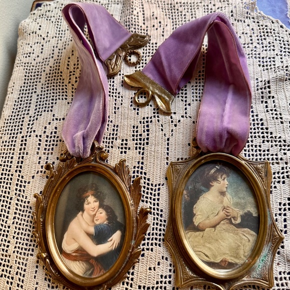 Pair Antique Brass PIcture Frames w/ Silk Portraits and Velvet Ribbons - Picture 10 of 12